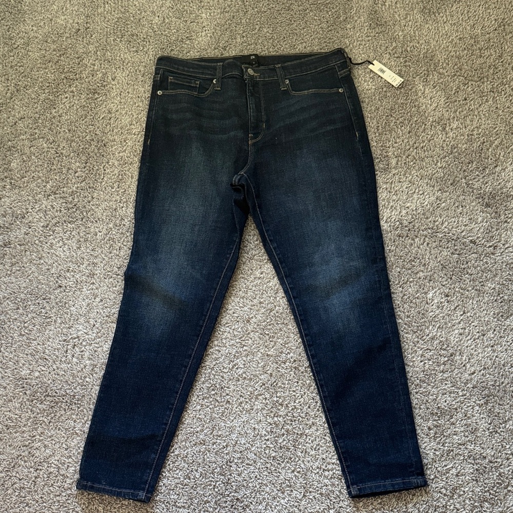 BANANA REPUBLIC - NWT skinny jeans